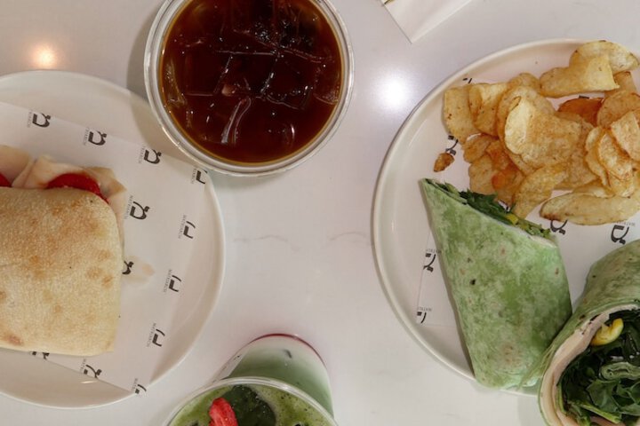 Dining 23 of 33