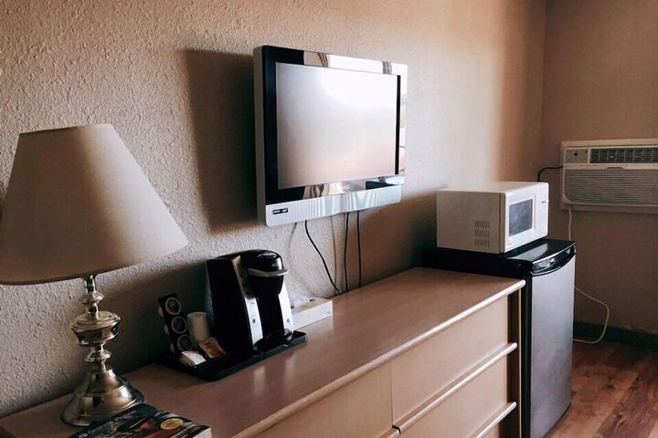 Room 13 of 30