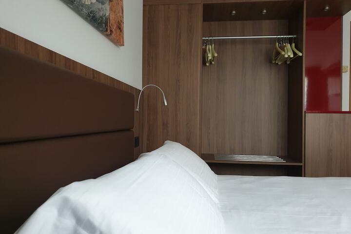 Room 13 of 46
