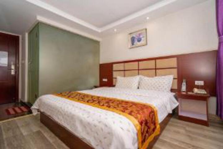 Room 4 of 6