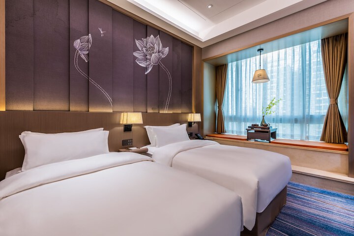 Room 19 of 34