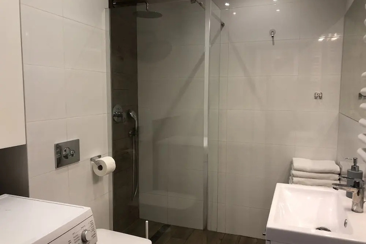 Room 8 of 10