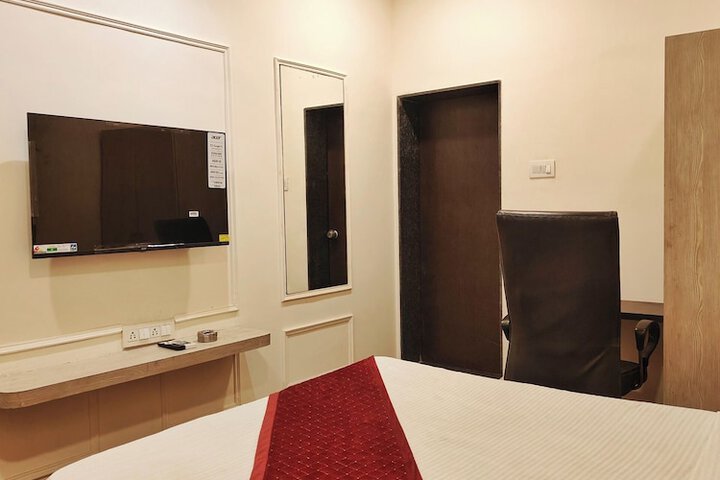 Room 7 of 33