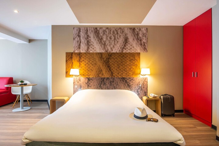 Room 4 of 44