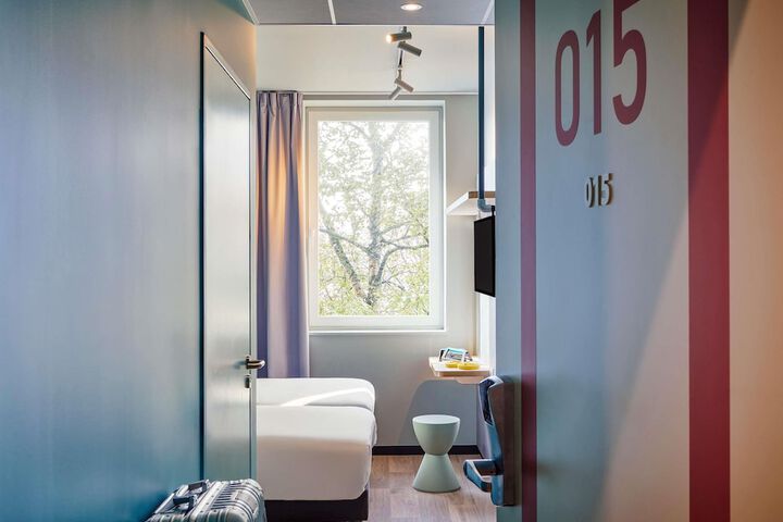 Room 13 of 54