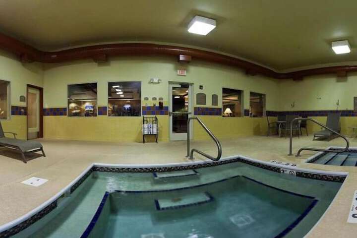 Indoor spa tub