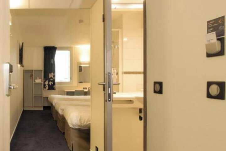 Room 14 of 32