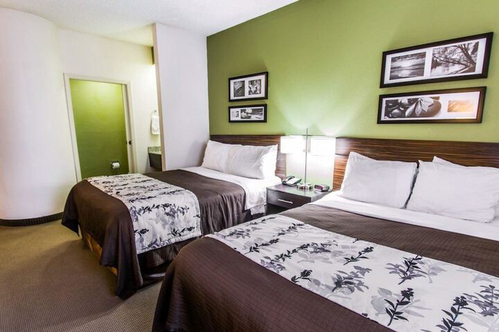 1 Queen Bed (9 of 14)
