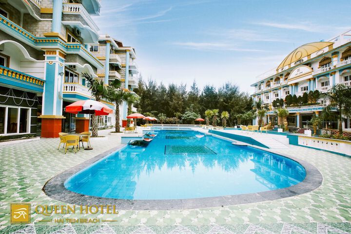 Hotel with Pool