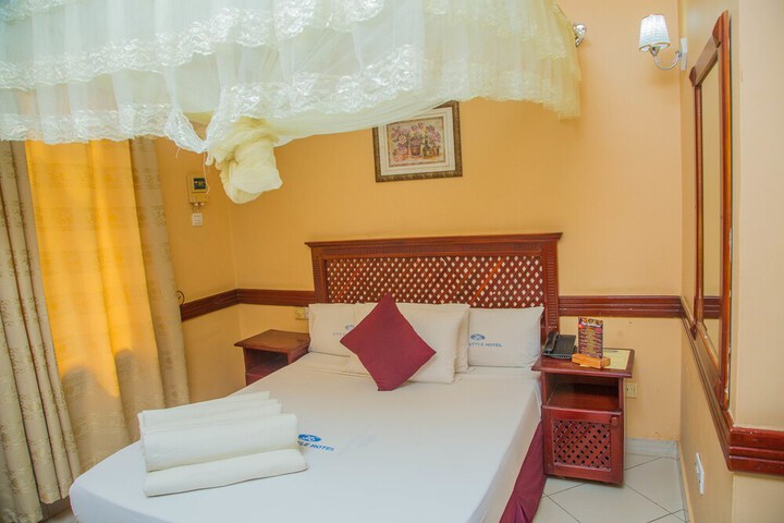 Room 6 of 17