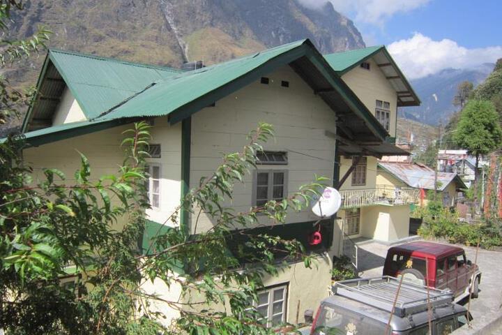 Golden Valley Lachung Residence