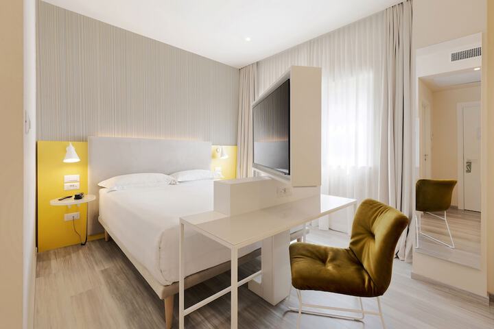 Room 16 of 47