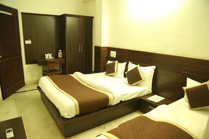 Room 10 of 35