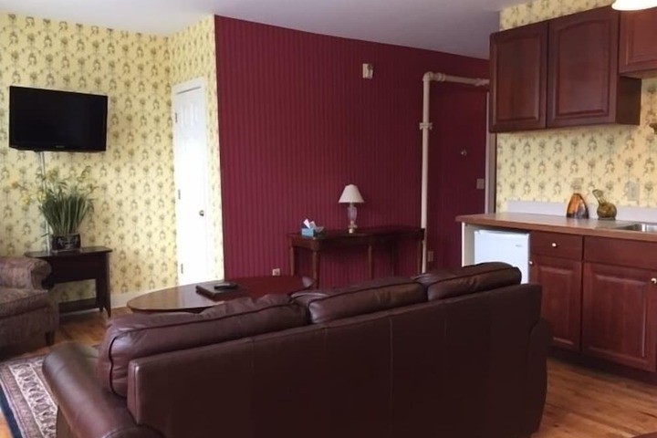 Basic King Bed (3 of 8)