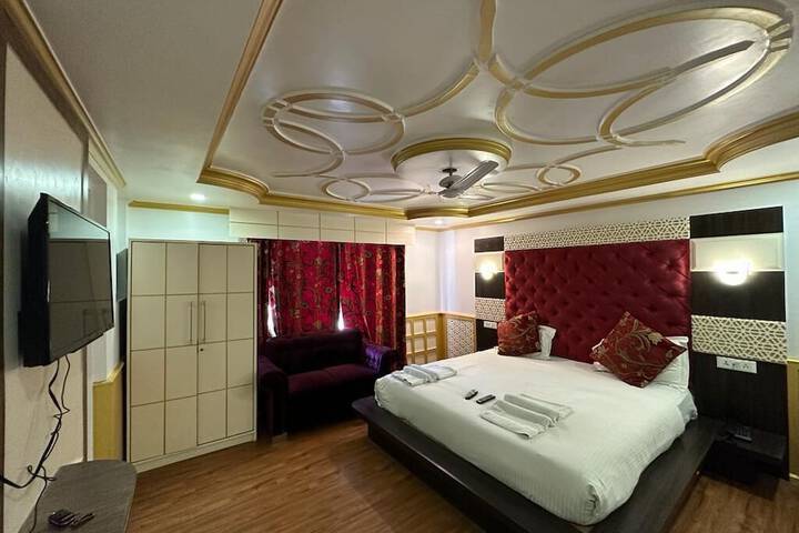 Room 11 of 24