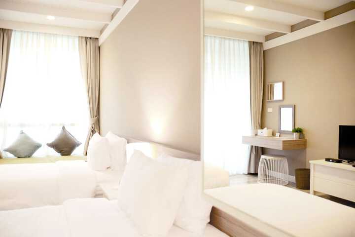 Room 8 of 48