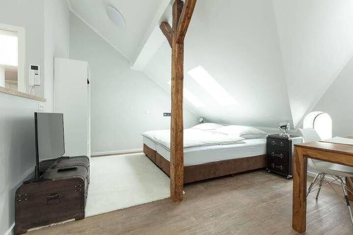 Room 25 of 84