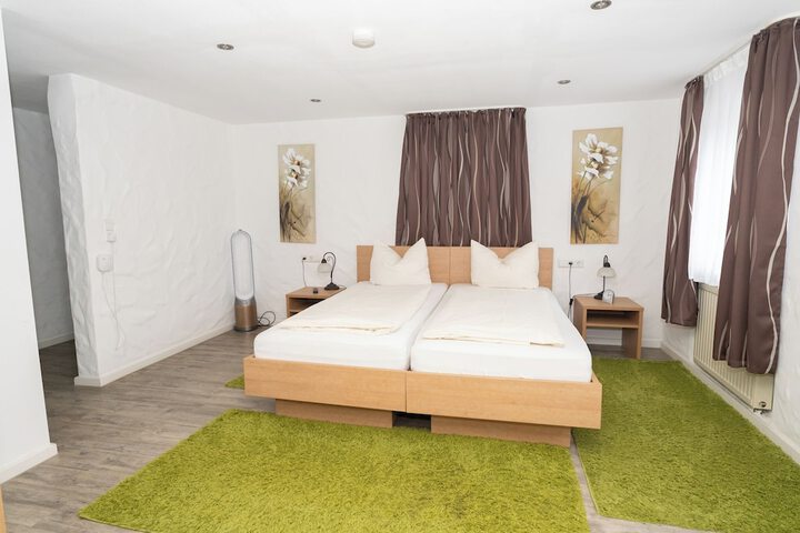 Room 15 of 27