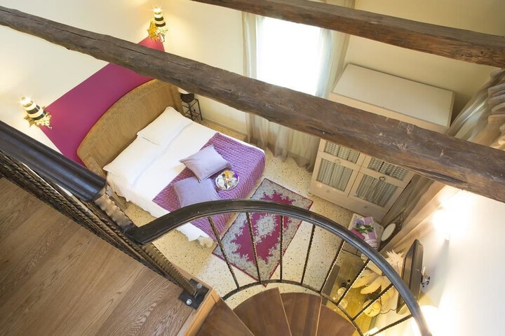 Room 7 of 62