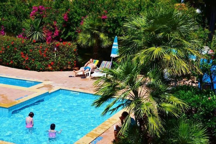 Pools & Facilities