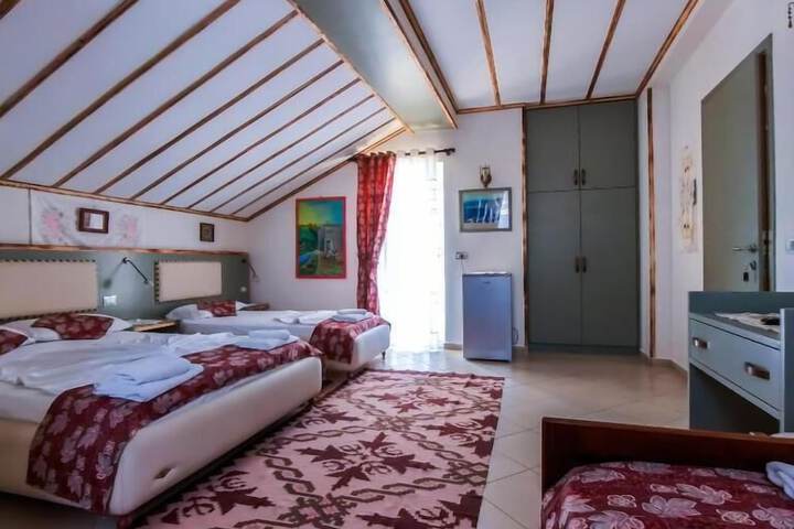 Room 3 of 9