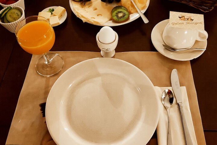 Dining 32 of 47