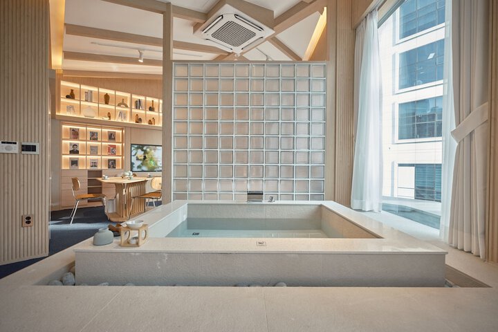 Exterior of UH Suite Seoul Square