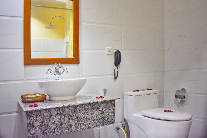 Room 25 of 38