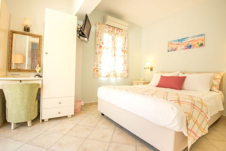 Room 8 of 104