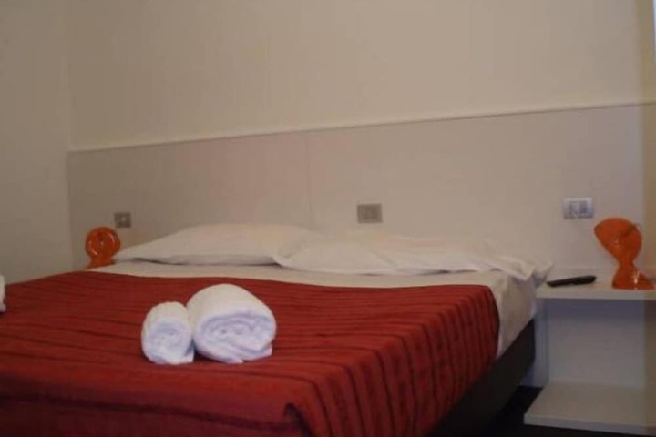Room 9 of 26