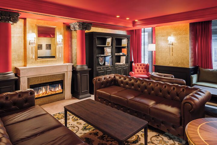 Lounge 68 of 74