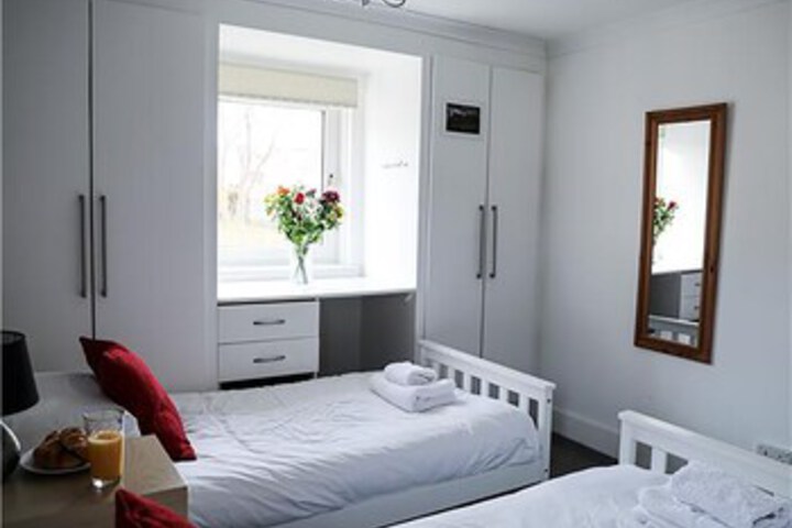 Room 7 of 18