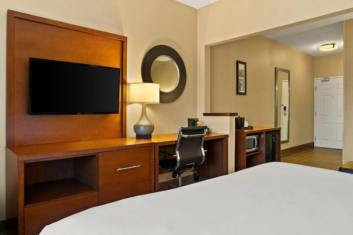 Room 16 of 38