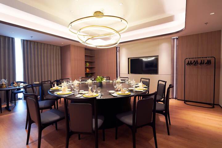 Dining 77 of 96