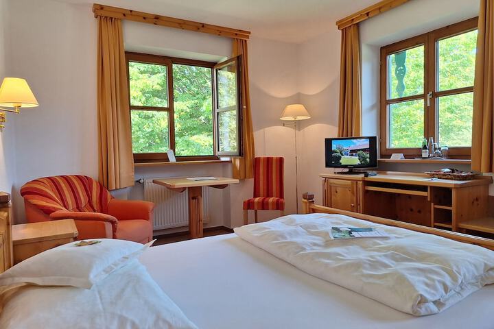 Room 5 of 90