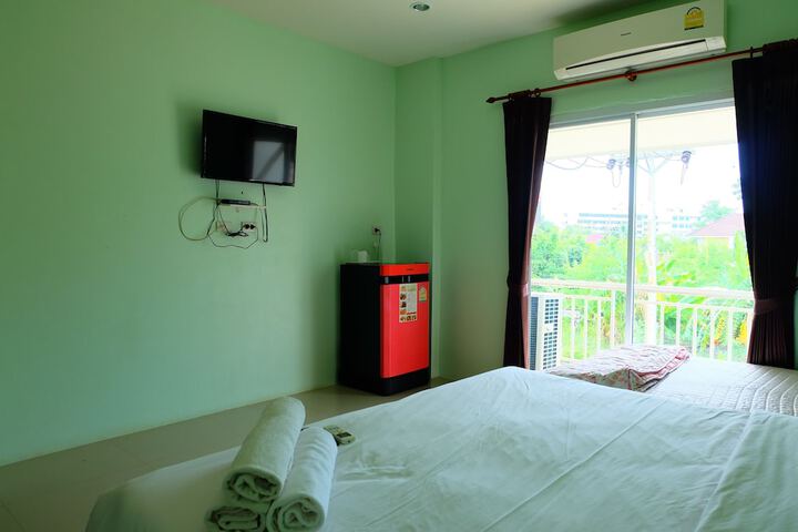 Room 12 of 20