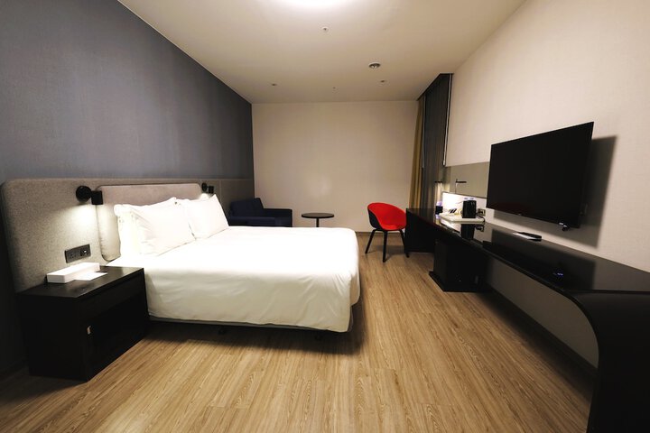 Room 15 of 36