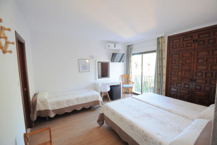 Room 12 of 40
