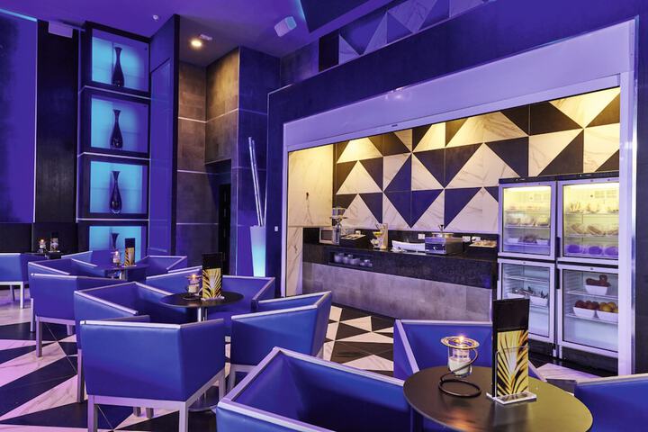 Lounge 68 of 82