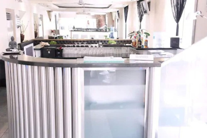 Check-in/check-out kiosk