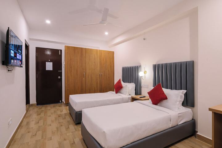 Room 27 of 48