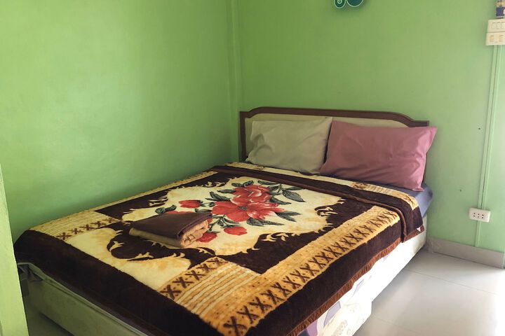 Room 9 of 24