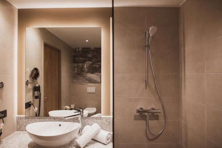Room 25 of 39