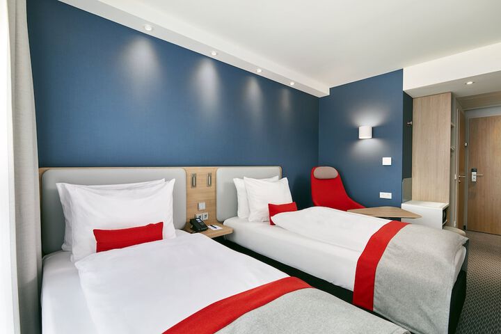 Room 21 of 77