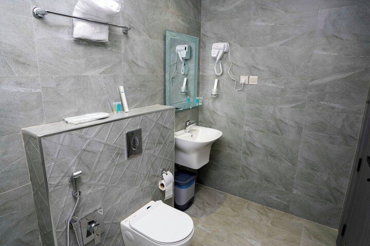 Room 6 of 14