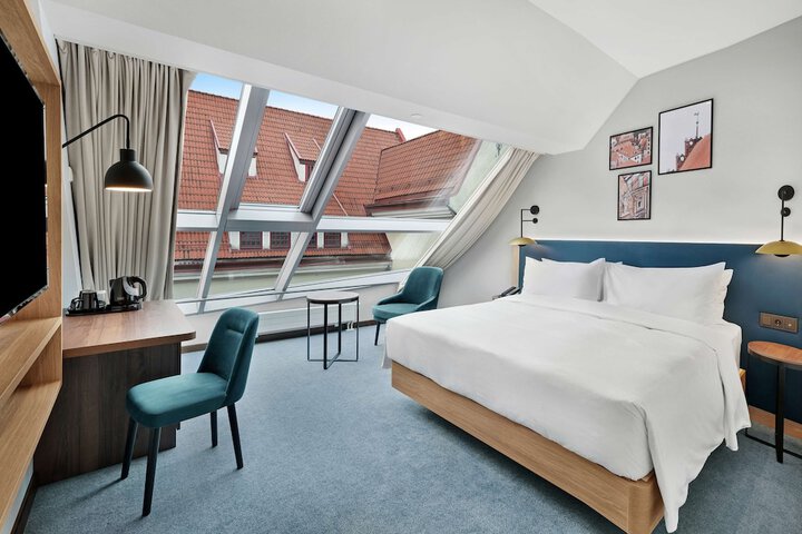 Room 16 of 51