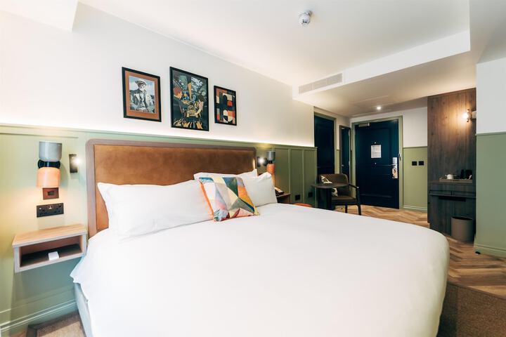 Room 21 of 53