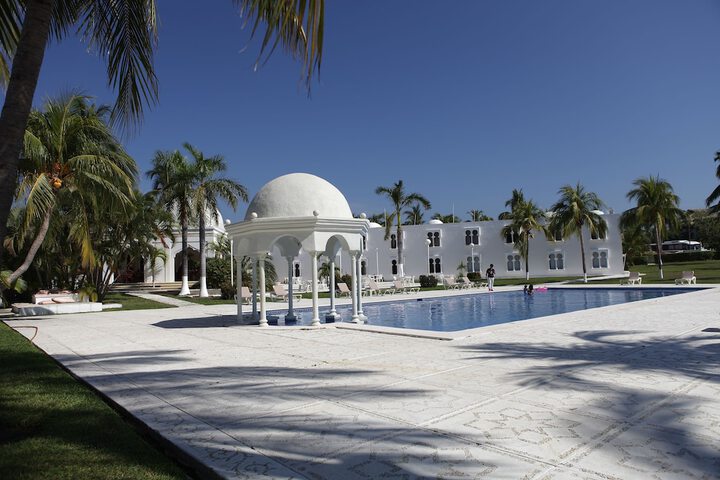 Hotel with Pool