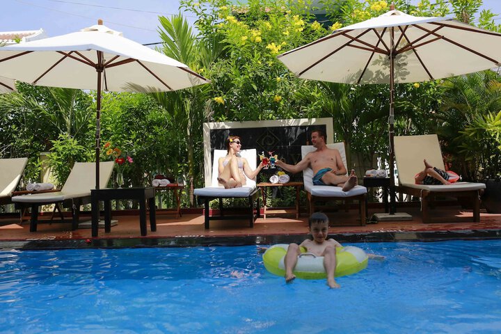 Hotel with Pool