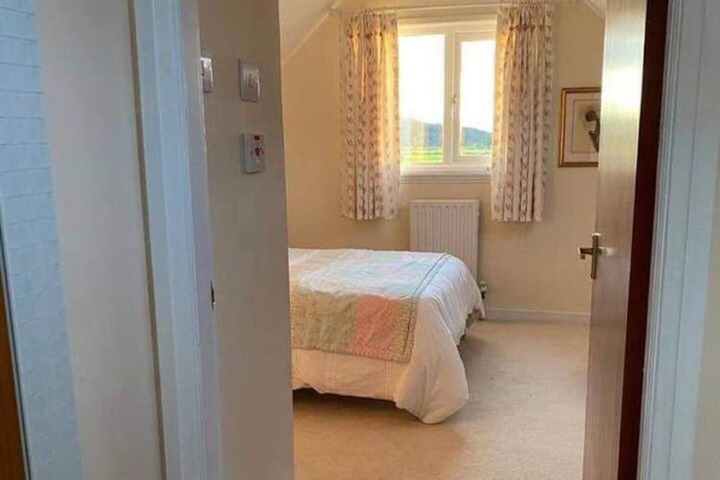 Room 5 of 20